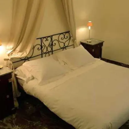 Trevi Ξενοδοχείο με διαμερίσματα 2*