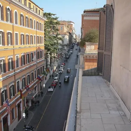 Trevi Ξενοδοχείο με διαμερίσματα 2*