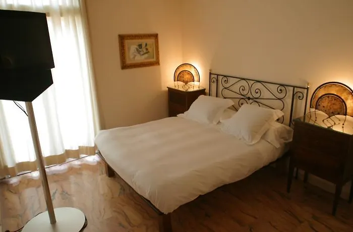 Trevi Lägenhetshotell 2*