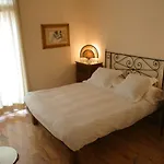 Trevi מלון דירות 2*