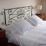 Trevi מלון דירות 2*