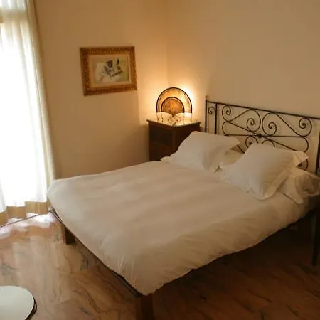 Trevi Lägenhetshotell 2*
